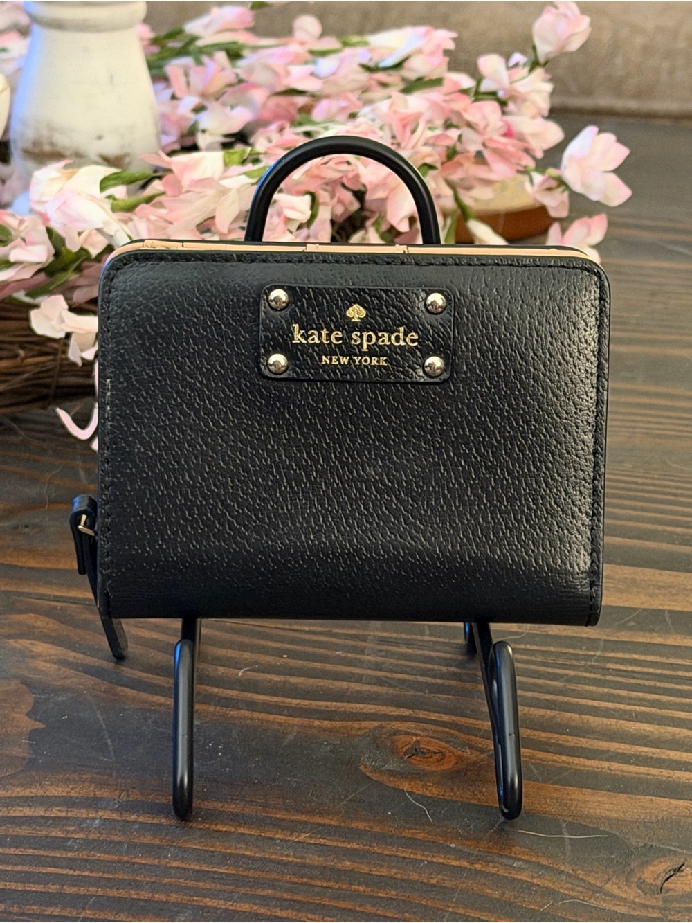 kate spade black pebbled leather compact wallet with gold logo